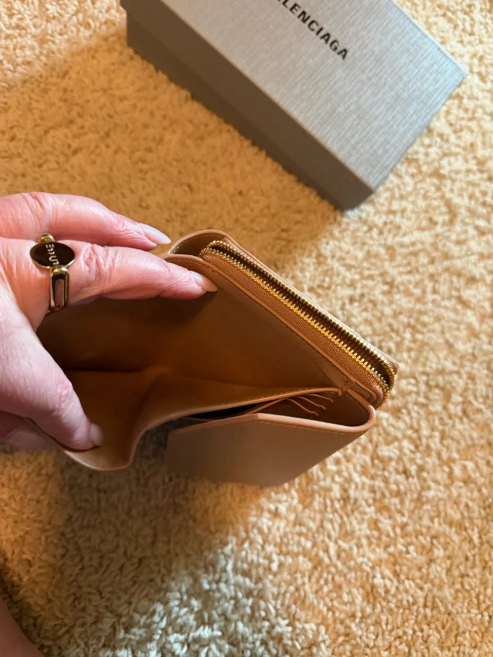 Balenciaga Beige Leather Envelope Wallet - Picture 4 of 4